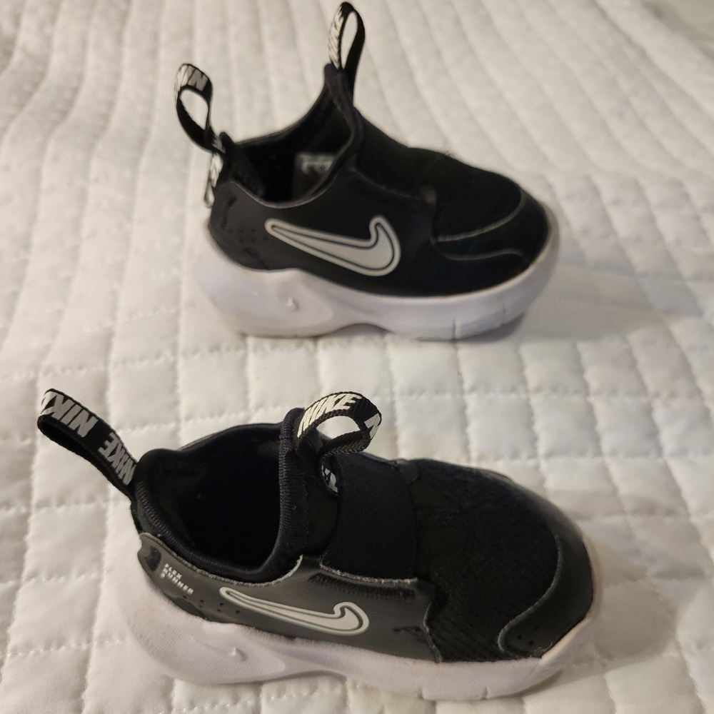 Nike Black Gray Flex Runner 3 Sneakers Baby Size 4C Athletic Sporty Comfort Fan